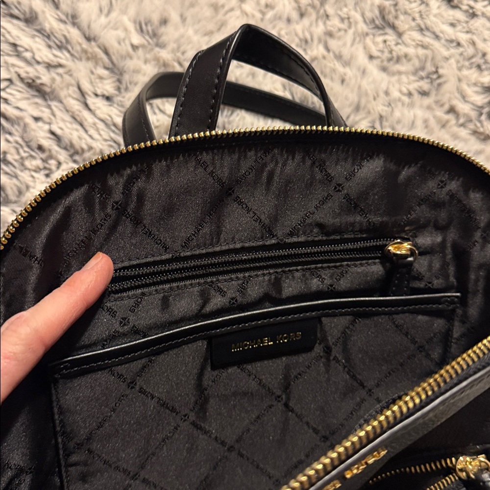Michael Kors Black Pebbled Leather Backpack & Long leather wallet - Picture 5 of 8